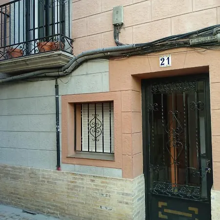 Agustina De Aragon *