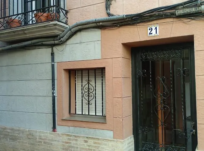 Agustina De Aragon *